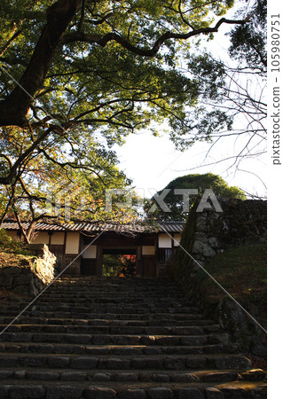 Chikuzen's Little Kyoto Akizuki's Historic Townscape "Akizuki Castle Ruins Nagayamon" 105980751