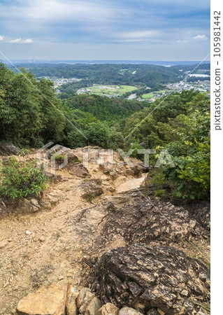 從步道看到的日和田金澤田山【埼玉縣日高市】 105981442