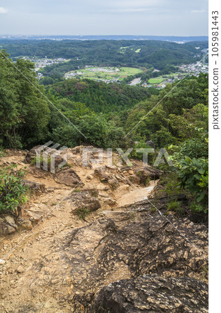 從步道看到的日和田金澤田山【埼玉縣日高市】 105981443