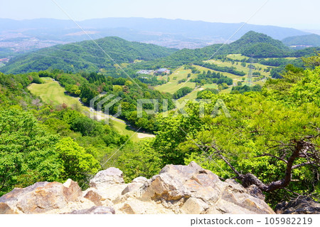 從長尾山展望台看到的高爾夫球場（兵庫縣寶塚市） 105982219