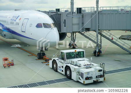 拖車和客機/機場 105982226