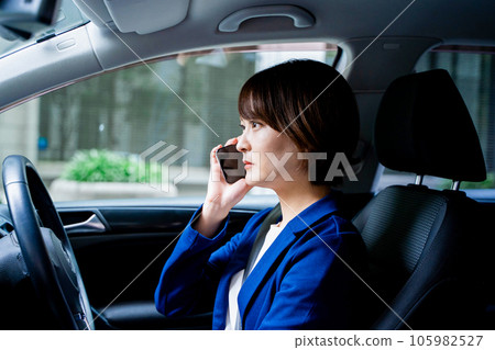商務商務女性汽車智能手機 105982527