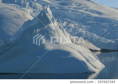 Paradise bay glaciers and mountains, peninsula, Antartica.. Paradise bay glaciers and mountains, peninsula, Antartica.. 105982584