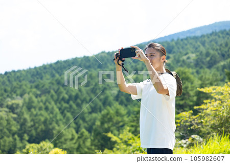 清爽的男人徒步旅行 清爽的男人徒步旅行 105982607
