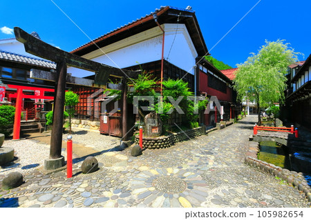 [Gifu Prefecture] Yanaka Mizukomichi (Gujo Hachiman) 105982654