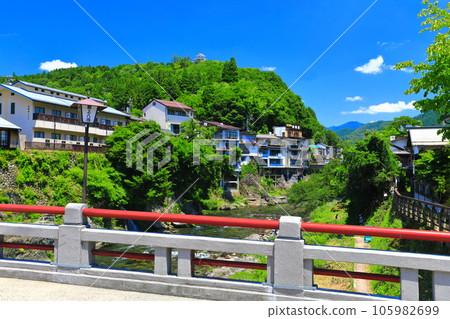 [岐阜縣]吉田川和鮮綠色的郡上八man城 105982699