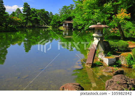 [Ishikawa Prefecture] Kenrokuen Garden in sunny weather 105982842