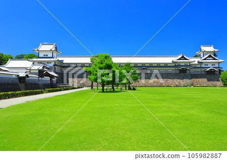 [Ishikawa Prefecture] Sunny Kanazawa Castle (Gojikken Nagaya) 105982887