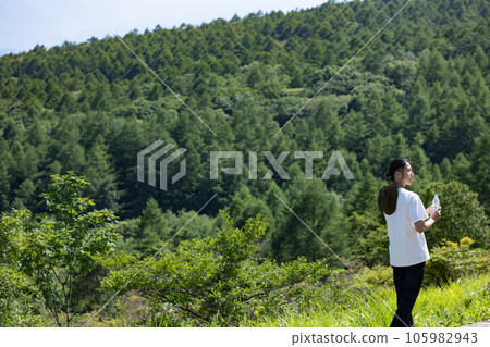 Young man enjoying climbing Young man enjoying climbing 105982943