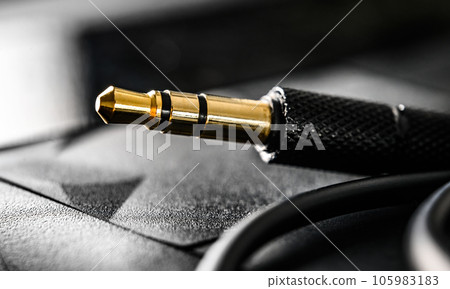audio mini jack connector 105983183