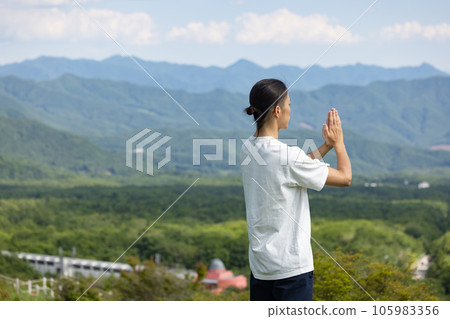 清爽的男人徒步旅行 105983356