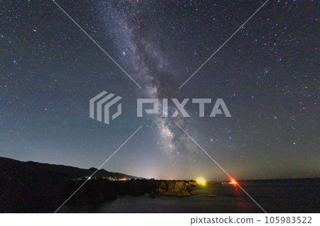 [Niigata Prefecture / Sado] Summer Milky Way seen in Senkaku Bay August 105983522
