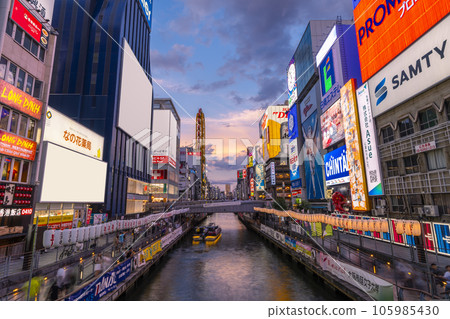 黃昏的大阪道頓堀（從道頓堀橋） 105985430