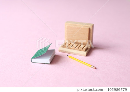 image of studying on computer 105986779