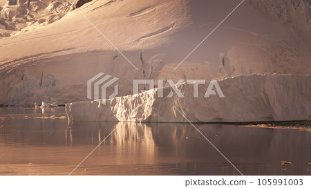 Paradise bay glaciers and mountains,  peninsula, Antartica.. 105991003
