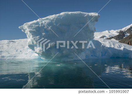 Paradise bay glaciers and mountains, peninsula, Antartica.. Paradise bay glaciers and mountains, peninsula, Antartica.. 105991007