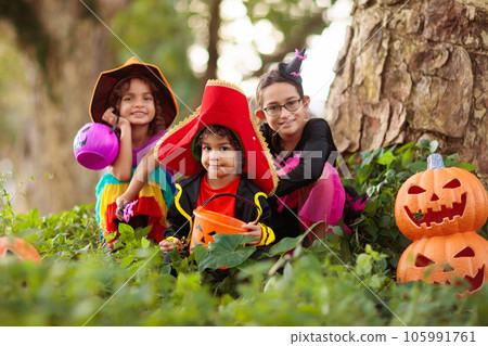 Kids trick or treat. Halloween fun for children. Kids trick or treat. Halloween fun for children. 105991761