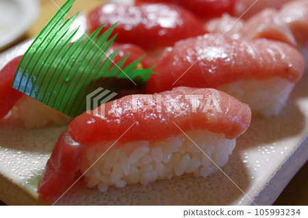 Beautiful and delicious tuna sushi 105993234