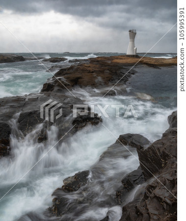 Morning at Shirahama Port Lighthouse, Minamiboso City, Chiba Prefecture 105995391