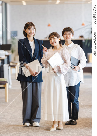 Business woman working in designer's office 105995753