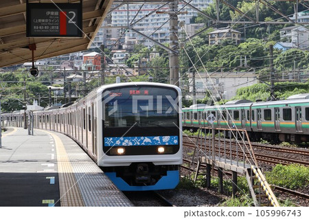 伊豆急行列車抵達來宮站 105996743