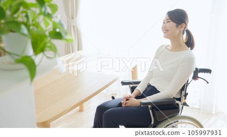 騎輪椅的女人 105997931