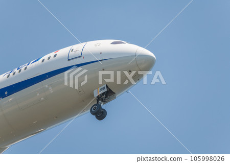 [全日空飛機準備從城南島海濱公園上空降落] 105998026