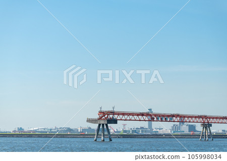[Connecting Taxiway Bridge from Jonanjima Seaside Park] 105998034