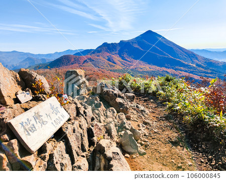 Autumn Nekomagatake and Oguninuma trekking (View of Mt. Bandai from the summit of Mt. Nekomagatake) 106000845