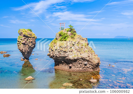 (Hokkaido) Ebisu-iwa and Daikoku-iwa in Yoichi 106000982