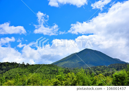 《岐阜縣》高山市高根町夏天的藍天和富士山 106001437