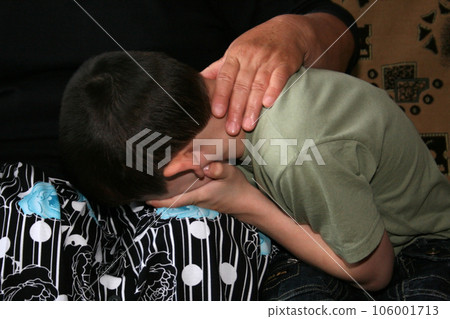 Child closed face 106001713