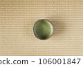 Place the matcha tea bowl with matcha on the tatami 106001847