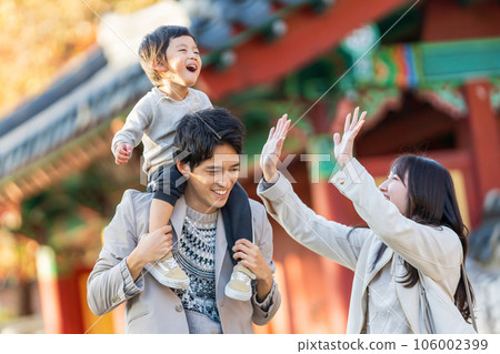 Family enjoying sightseeing 106002399