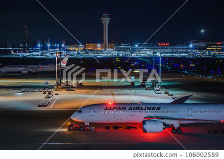 Airport night view Departure flight in tow Haneda Airport Terminal 3 106002589