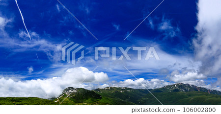 從北阿爾卑斯三俁山山頂眺望黑部五郎山、雲平、遠眺藥師山 106002800