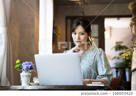 Young Woman Telework Remote Work 106003420