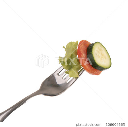 slices of cucumber, tomato and a lettuce leaf 106004665