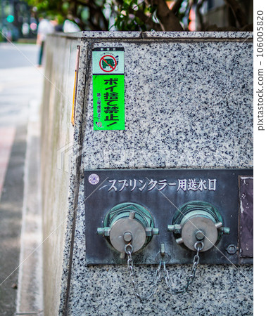 通道牆上未貼亂扔垃圾標誌的風景 106005820