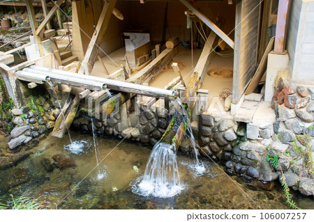 Ontayaki Karasu (Karasu)｜The sound of the karasu milling the clay with water power echoes in your heart. 106007257