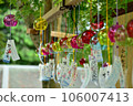Many wind chimes 106007413