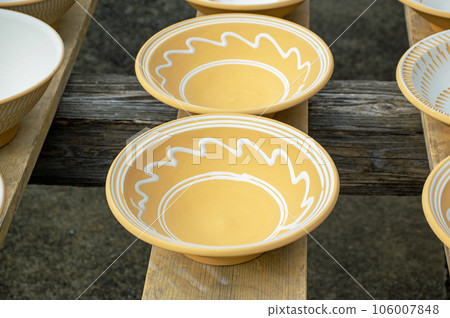 Ontayaki sun-dried|Before putting into the kiln, the glazed unglazed pottery lined up beautifully Ontayaki sun-dried|Before putting into the kiln, the glazed unglazed pottery lined up beautifully 106007848