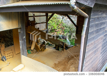 Ontayaki Karasu (Karasu) | The sound of the karasu milling the clay with water power reverberates in your heart. Ontayaki Karasu (Karasu) | The sound of the karasu milling the clay with water power reverberates in your heart. 106008046