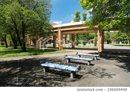 Tokyo University of Foreign Studies Taking a break on a bench Summer blue sky Fuchu city, Tokyo Tokyo University of Foreign Studies Taking a break on a bench Summer blue sky Fuchu city, Tokyo 106009498