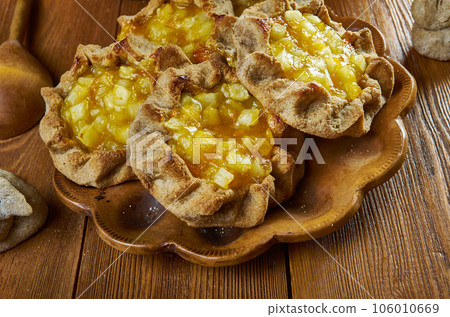 Karelian pasty with apples and apricot Karelian pasty with apples and apricot 106010669