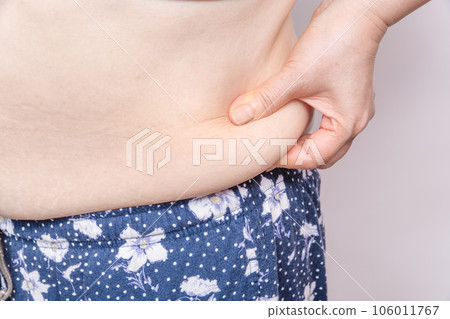 [家庭主婦從她身邊摘肉] 106011767