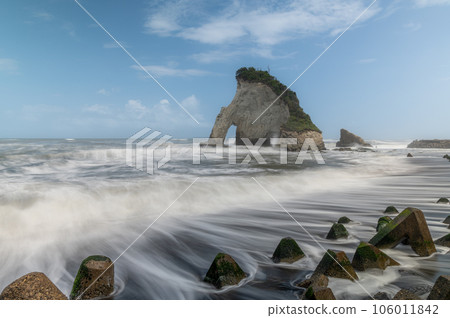 Summer Meotoiwa, Isumi City, Chiba Prefecture Summer Meotoiwa, Isumi City, Chiba Prefecture 106011842
