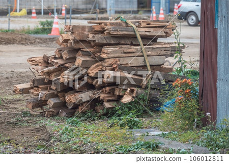 Recycling of waste wood removed during wooden building demolition 106012811
