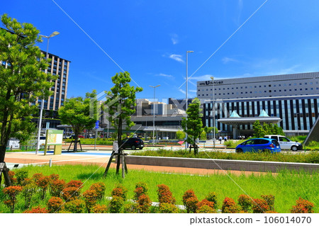 [Ishikawa Prefecture] Kanazawa Station West Exit in sunny weather 106014070