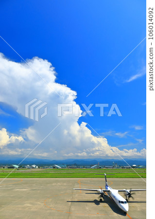 [Ishikawa Prefecture] Komatsu Airport and Komatsu Air Base in sunny weather 106014092